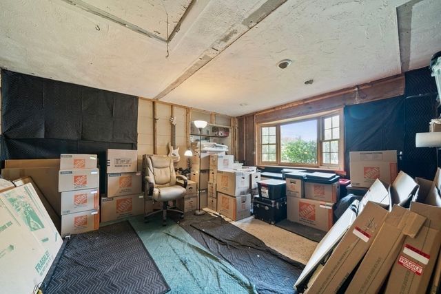 6 Antrim Rd, Peabody, MA 01960