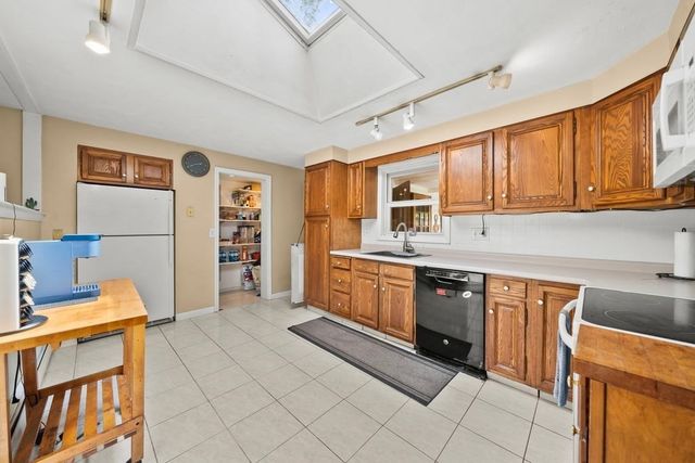 6 Antrim Rd, Peabody, MA 01960