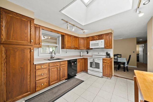 6 Antrim Rd, Peabody, MA 01960