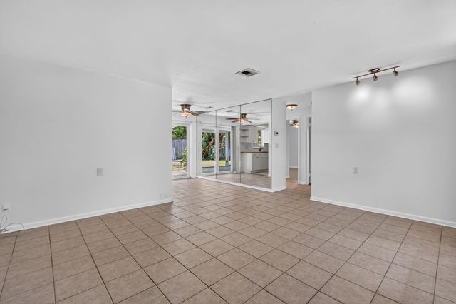 101 E Beverly Road E, Jupiter, FL 33469