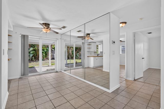 101 E Beverly Road E, Jupiter, FL 33469
