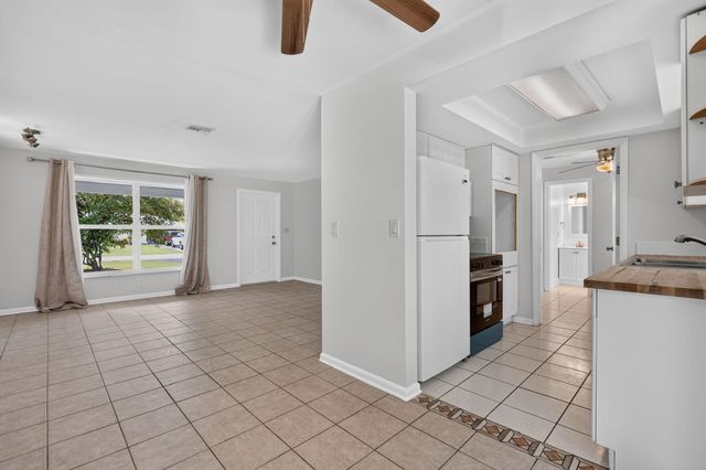 101 E Beverly Road E, Jupiter, FL 33469