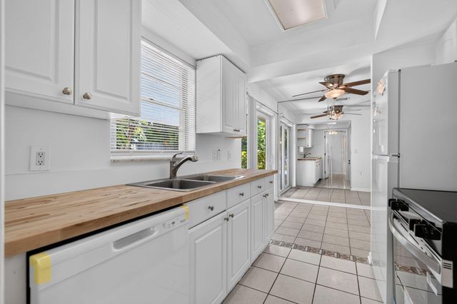 101 E Beverly Road E, Jupiter, FL 33469