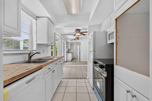 101 E Beverly Road E, Jupiter, FL 33469