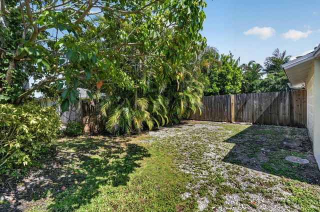 101 E Beverly Road E, Jupiter, FL 33469