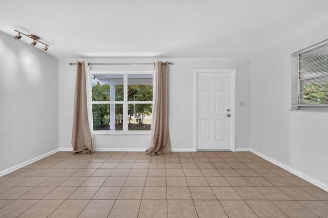 101 E Beverly Road E, Jupiter, FL 33469