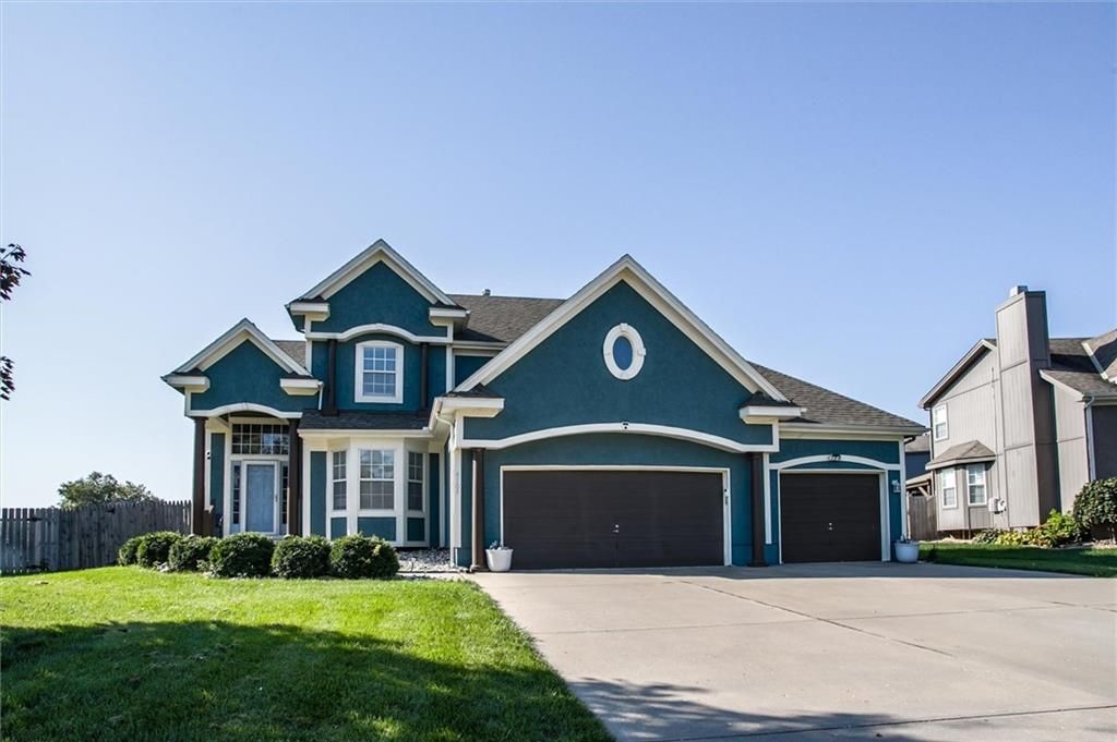 4104 SW Flintrock Drive, Lee's Summit, MO 64082