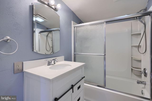 153 S WOLF ST, Manheim, PA 17545