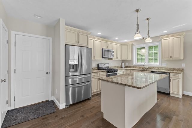 6 Childs St, Shrewsbury, MA 01545