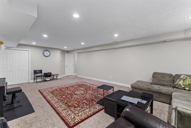 6 Childs St, Shrewsbury, MA 01545