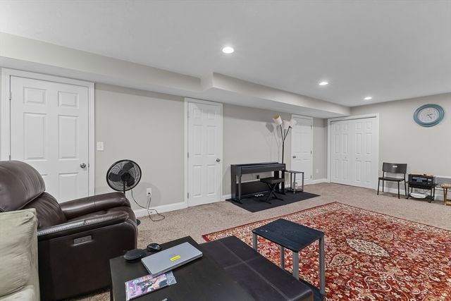 6 Childs St, Shrewsbury, MA 01545