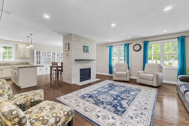 6 Childs St, Shrewsbury, MA 01545