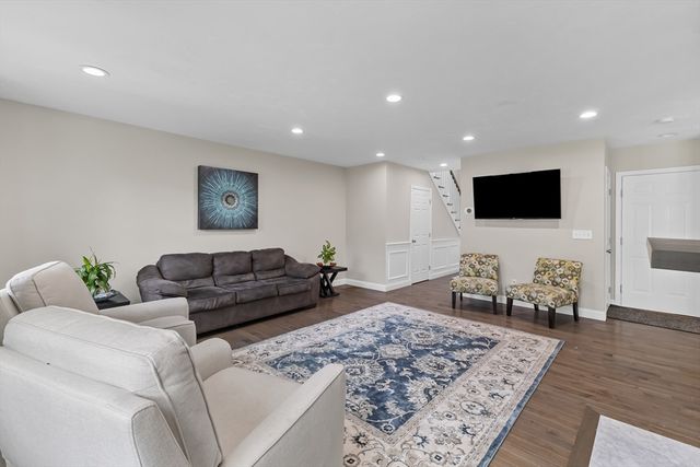 6 Childs St, Shrewsbury, MA 01545