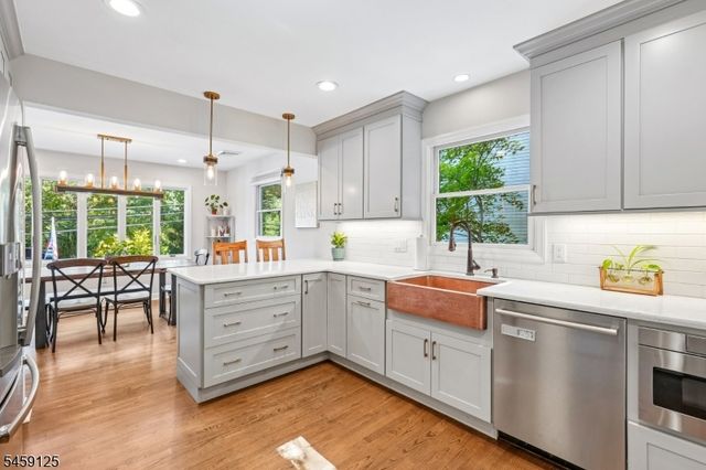 122 Skyline Lake Dr, Ringwood Boro, NJ 07456