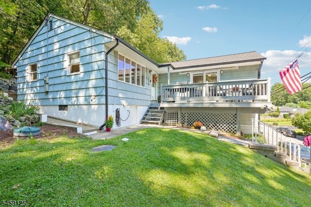 122 Skyline Lake Dr, Ringwood Boro, NJ 07456