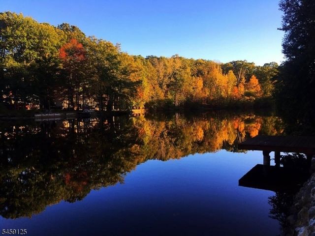 122 Skyline Lake Dr, Ringwood Boro, NJ 07456