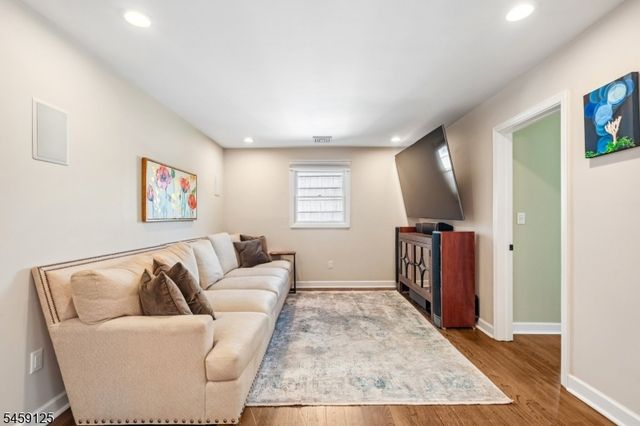 122 Skyline Lake Dr, Ringwood Boro, NJ 07456