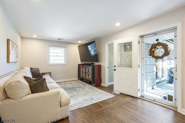122 Skyline Lake Dr, Ringwood Boro, NJ 07456