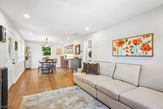 122 Skyline Lake Dr, Ringwood Boro, NJ 07456