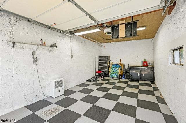 122 Skyline Lake Dr, Ringwood Boro, NJ 07456