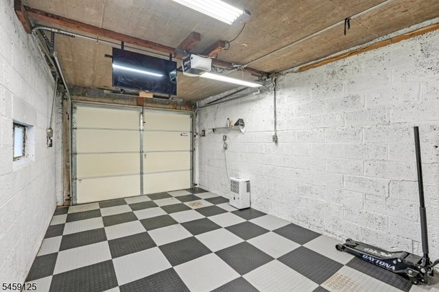 122 Skyline Lake Dr, Ringwood Boro, NJ 07456