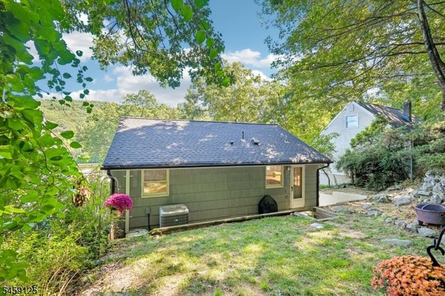 122 Skyline Lake Dr, Ringwood Boro, NJ 07456