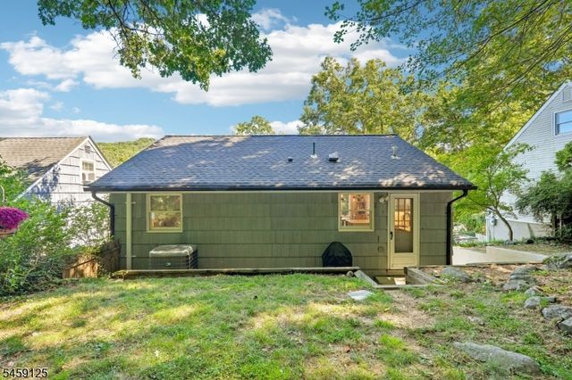 122 Skyline Lake Dr, Ringwood Boro, NJ 07456