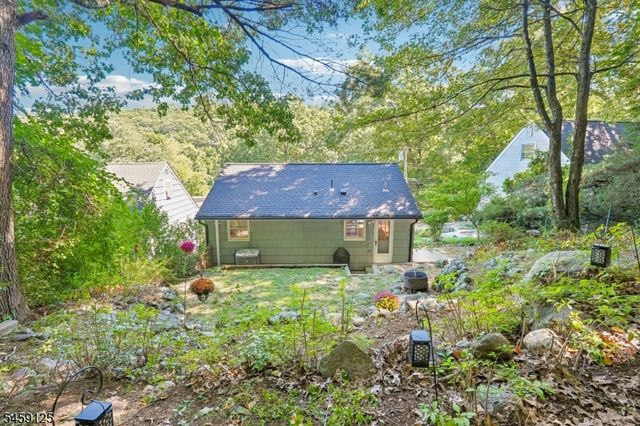 122 Skyline Lake Dr, Ringwood Boro, NJ 07456