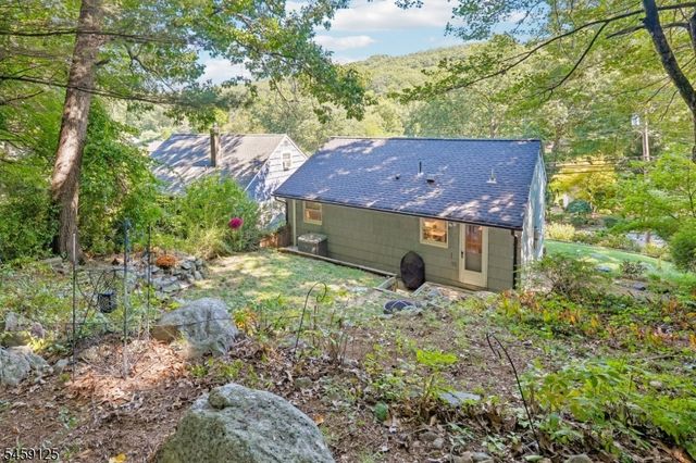 122 Skyline Lake Dr, Ringwood Boro, NJ 07456