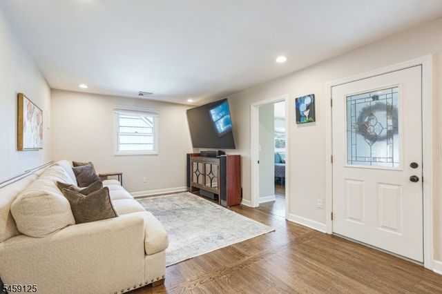 122 Skyline Lake Dr, Ringwood Boro, NJ 07456