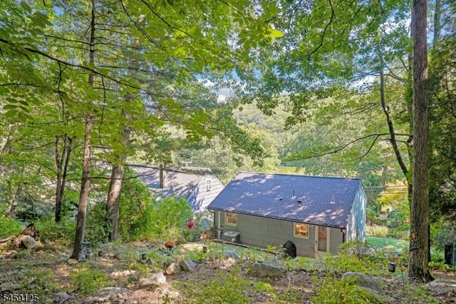 122 Skyline Lake Dr, Ringwood Boro, NJ 07456
