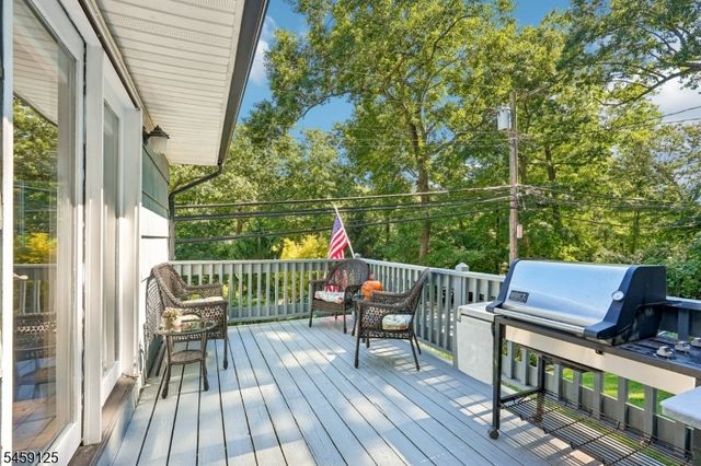 122 Skyline Lake Dr, Ringwood Boro, NJ 07456