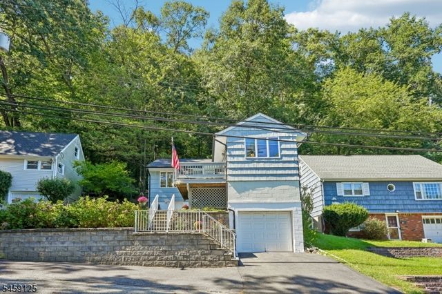 122 Skyline Lake Dr, Ringwood Boro, NJ 07456