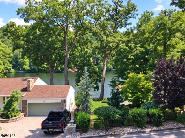 122 Skyline Lake Dr, Ringwood Boro, NJ 07456