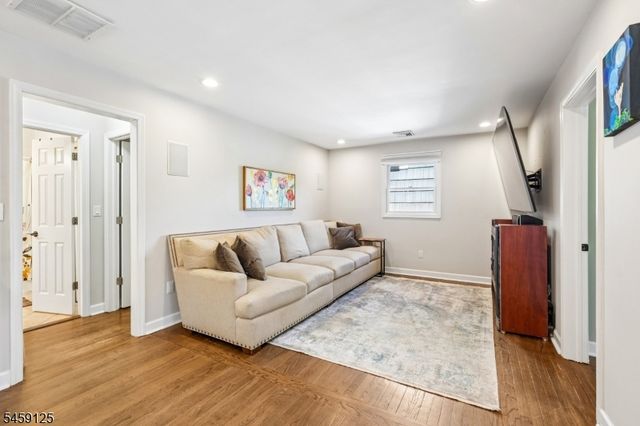 122 Skyline Lake Dr, Ringwood Boro, NJ 07456