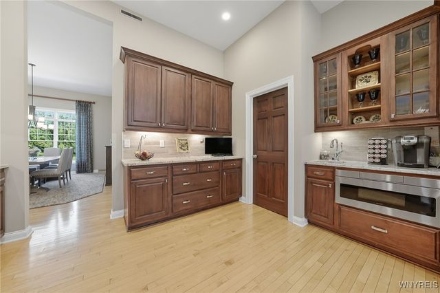 3755 Hampton Brook Drive, Hamburg, NY 14075