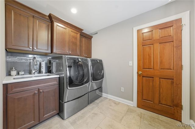 3755 Hampton Brook Drive, Hamburg, NY 14075