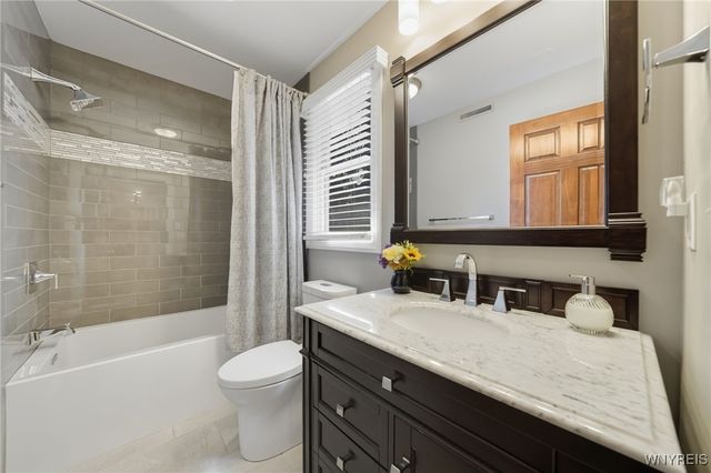 3755 Hampton Brook Drive, Hamburg, NY 14075