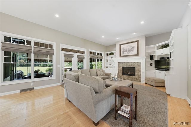 3755 Hampton Brook Drive, Hamburg, NY 14075