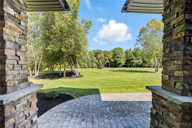 3755 Hampton Brook Drive, Hamburg, NY 14075