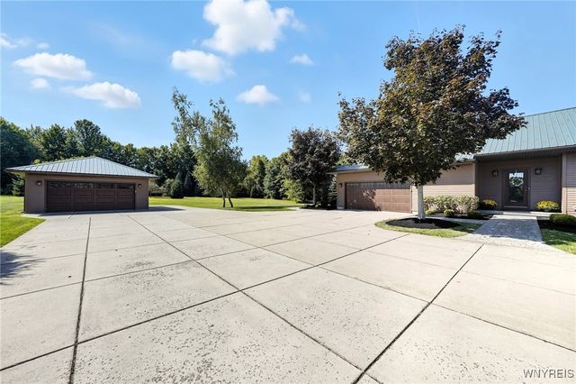 3755 Hampton Brook Drive, Hamburg, NY 14075