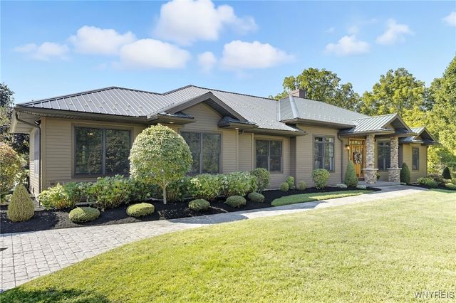 3755 Hampton Brook Drive, Hamburg, NY 14075