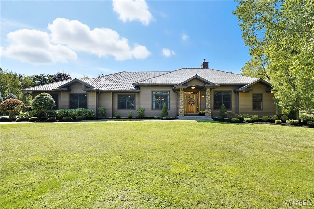 3755 Hampton Brook Drive, Hamburg, NY 14075