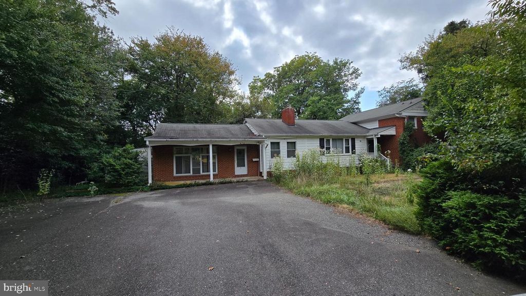 244 OLD COURTHOUSE RD NE, Vienna, VA 22180