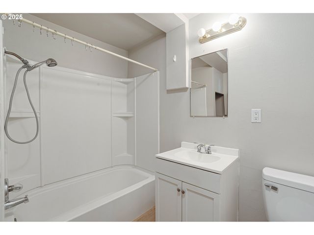 635 Se WALNUT St, Hillsboro, OR 97123