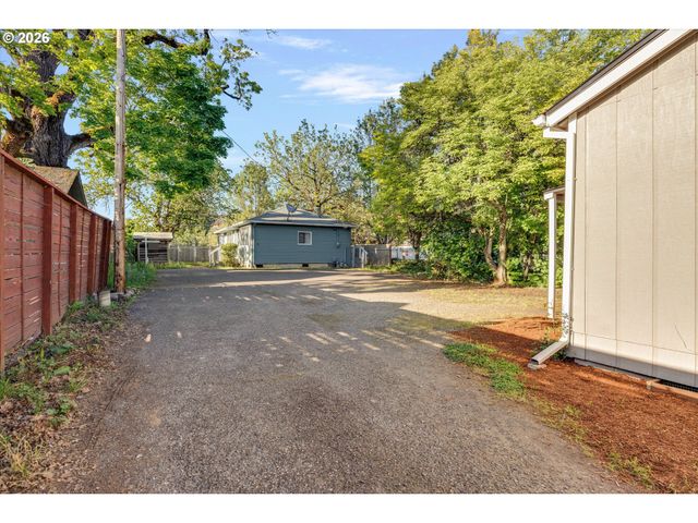 635 Se WALNUT St, Hillsboro, OR 97123