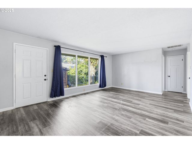 635 Se WALNUT St, Hillsboro, OR 97123