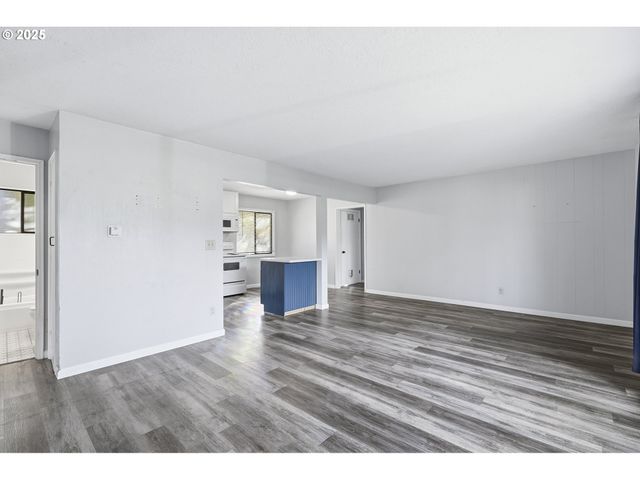 635 Se WALNUT St, Hillsboro, OR 97123