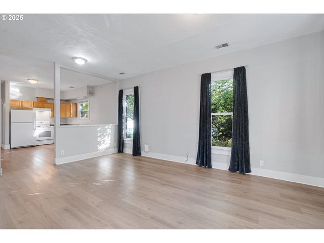 635 Se WALNUT St, Hillsboro, OR 97123