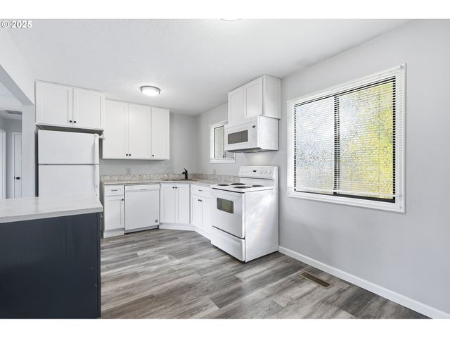 635 Se WALNUT St, Hillsboro, OR 97123